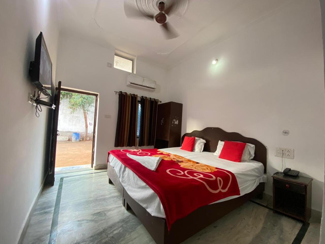 Karma Hostel Khajurāho Exterior foto